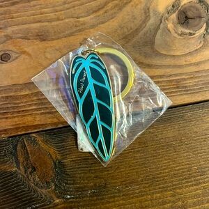 NWT enamel plant leaf key chain.
